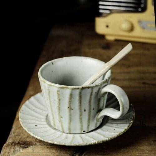 Luxury Vintage Coffee Cup Set Porcelain Small British Cups with Handle Red Tea Reusable Filizanka Do Kawy Cup and Saucer AB50BZ