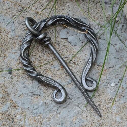 Viking Brooch Vintage Twist Penannular Cloak Pin Ancient Medieval Brooch for Women Men Shawl Scarf Pin Decorated