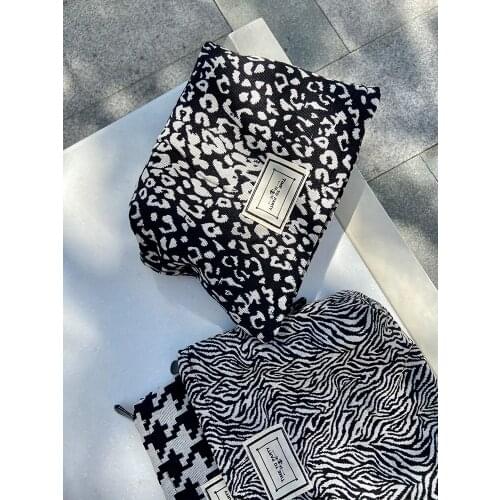 Trendy Black and White Cosmetic Bag Skin Care Brush Buggy Bag Geometric Leopard Print Portable Large Capacity Wash Bag for Women