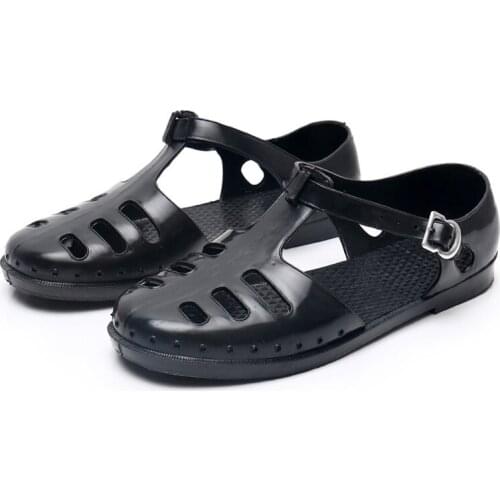 Summer New Mens Fashion Baotou Hole Pig Cage Sandals And Slippers Wicking Breathable Retro Nostalgic Plastic liberation Shoes