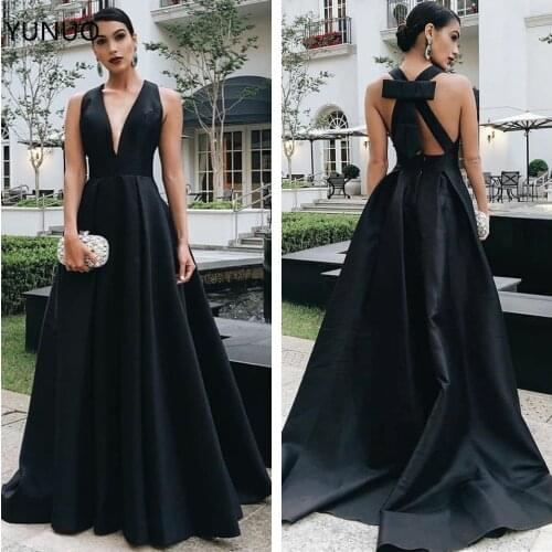 YUNUO Black Evening Dresses Simple Satin Deep V Neck Prom Dresses Long A Line Party Formal Gowns with Train Bowknot Prom New