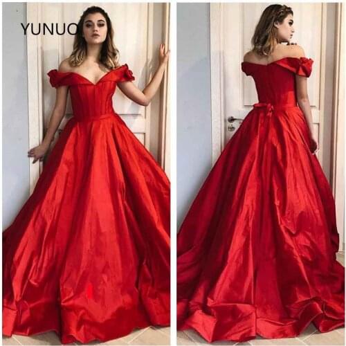 YUNUO Red Ball Gown Prom Dresses Off the Shoulder Satin Vestido de festa Sweet 16 Prom Evening Gowns Simple Party Dresses