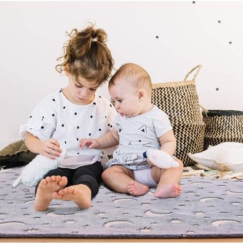 Soft Fleece Blanket with Star Moon Pattern Glow in the Dark Throw Comfortable Keep Warm Blanket For Kids Fits All Seasons Gray