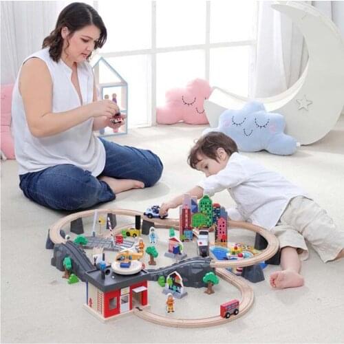 Wooden Train Track Set Small Train Magnetic Connection Compatible Ring Track Childrens Early Educational Puzzle Toys