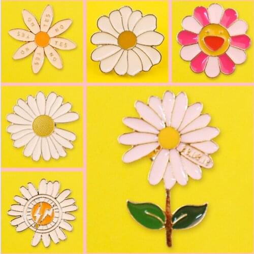 Cartoon Lovely Pins Rock Badges on Clothes DIY Small Daisies Brooches Pins Lapel Pins Badges Brooch Metal Badges on A Backpack