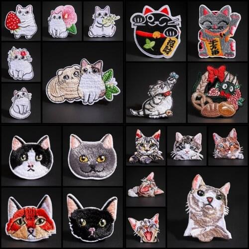 Cartoon Fortune Cat Embroidered Strawberry Cats Patches Iron On for Clothing Flower Cats Badges Coats Hats Shoes Parches