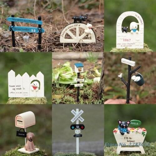 H8WB Dogs Climbing Signpost Animal Miniature Fairy Garden Home Houses Decoration Craft Micro Landscaping DIY Accessories