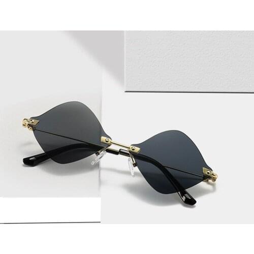 Sunglasses Fashion Retro Diamond Sunglasses Women Cute Irregular Sunglasses Luxury Sun Glasses Female Metal Frame Glasses