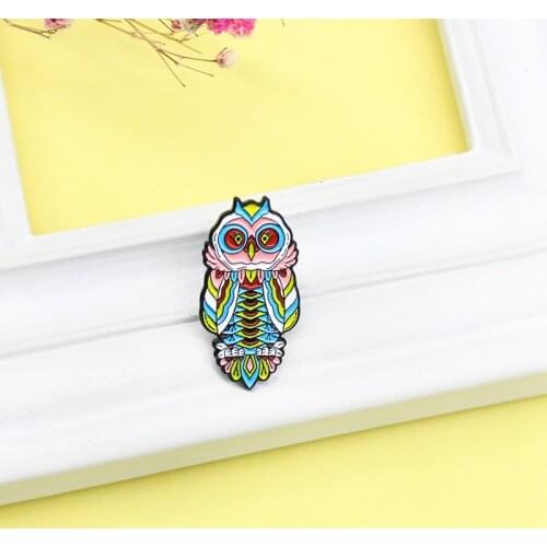 Colorful owl custom Badge Big bright eyes Cartoon animal Night bird Lapel Pin fun Owl lovely Enamel Brooch Jewelry gift