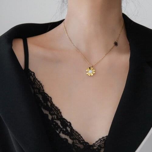 YUN RUO Trend 14K Gold Plated Daisy Pendant Necklace Woman Fashion Elegant Titanium Steel Jewelry Gift Never Fade Hypoallergenic