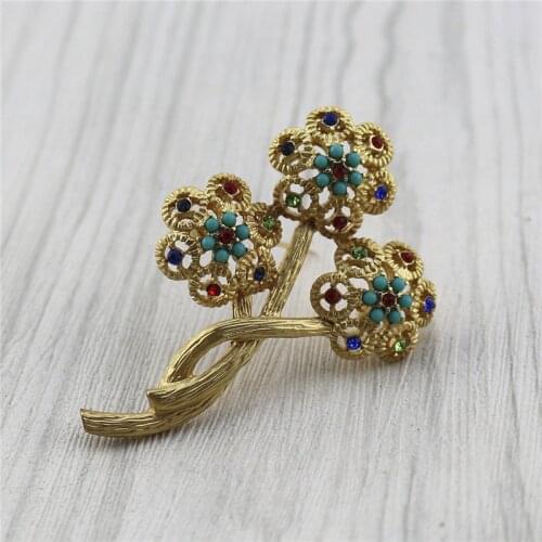 New European and American retro style matte gold flowers inlaid semi-precious stones fashion delicate brooch ladies AAA
