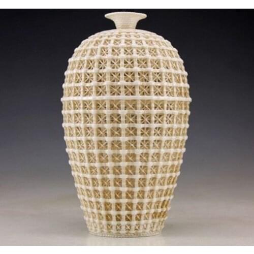 Elaborate Vintage Handwork Chinese Dehua Porcelain Hollow-out Vase