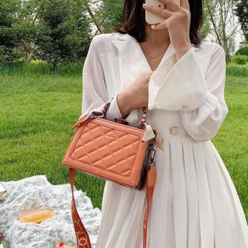 2021 New Womens Bag Pu Leather Shoulder Bag Female Messenger Portable Synthetic Buckle Bag