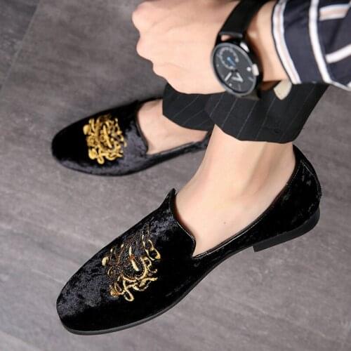 Newest Casual Men Loafers New Big Size Lazy Peasshoes Embroidery Moccasins Shoes Suede Wedding Dress Shoes Plus size 38-48