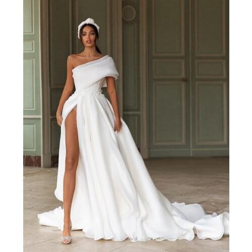 One Shoulder High Split A-Line Wedding Dresses 2020 Simple but Delicate Wedding Dress with Applique on Waist Bridal Gowns