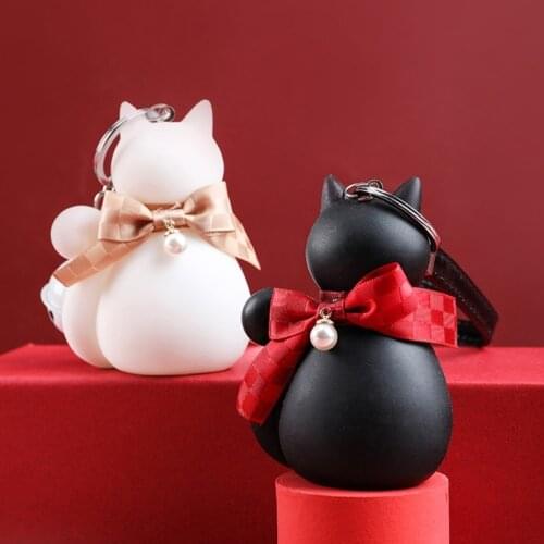 The keychain made of cute cats PVC resin technology is safe and environmentally friendly and the bonding pattern is clear