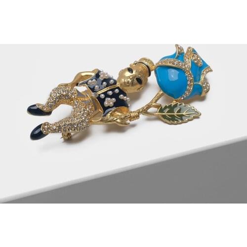 Amorita boutique Enamelled knight with rose brooch vintage