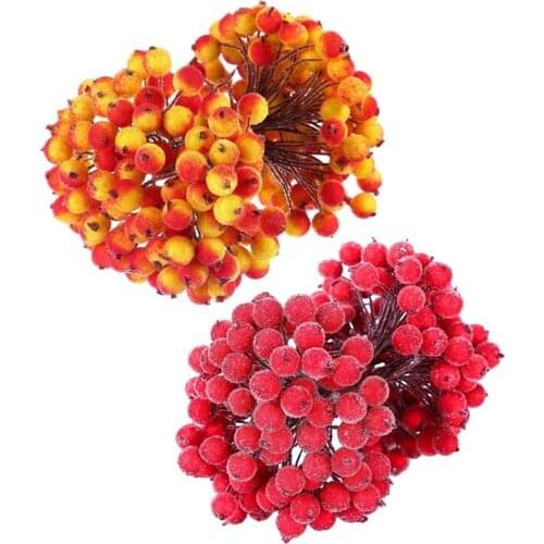 200Pcs Artificial Red Berries Holly Christmas Wreath Decorations Christmas Wreath Making Supplies, Gift DIY Decoration