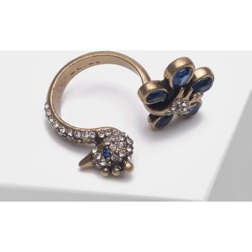 Amorita boutique vintage design swan ring