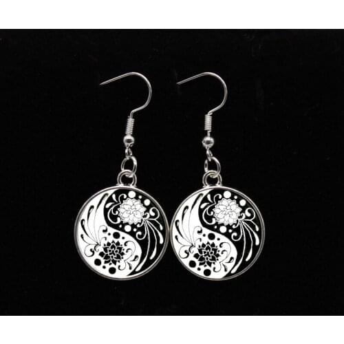 2020 New Fashion Charm Tai Chi Pattern Black and White Lotus Pendant Earrings