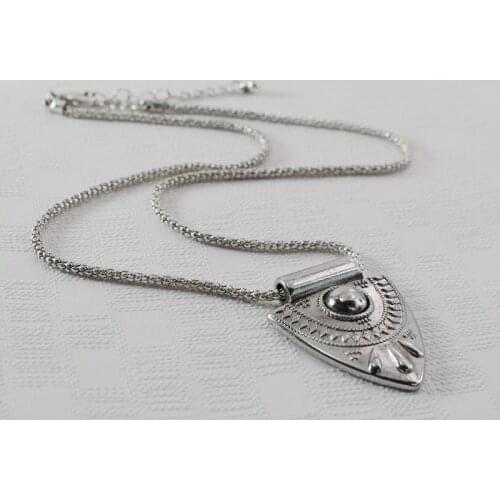 New Minimalist Short Style Street Photo Retro Carved Pattern Pendant Trend Temperament Fashion Womens Accessories