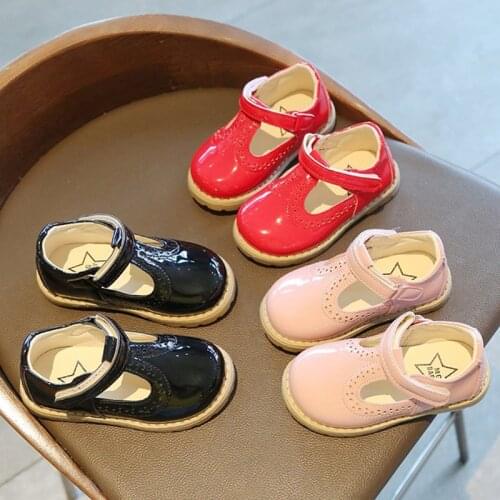 Kids Shoes Patent Leather T Strap Shoes Fretwork Girls Pricess Shoes Red Black Pink children Dress Shoes Non-slip Mary Janes