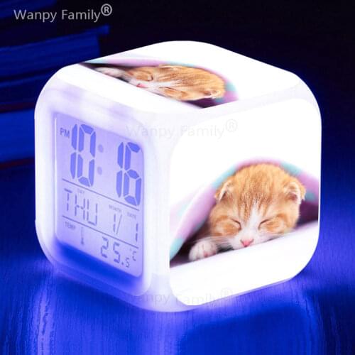 2021 New Cute Pet Cat Alarm Clock 7 Color changing Flash Electronic Desk Clock Kids LED Glowing Clock