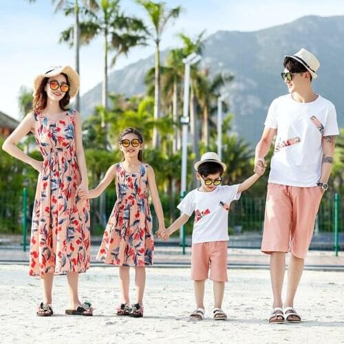 Family Matching Outfits Summer Beach Mum Daughter Matching Dress Dad Son Cotton T-shirt &Shorts Seaside Holiday Couple Outfits