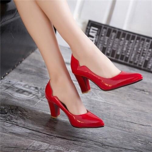 Oversized ladies high heels women shoes woman pumps A woman with pointed, shallow and thick heels