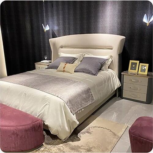 Italian light luxury post-modern solid wood soft-packed bed European high-end luxury master bedroom wedding bed villa suite