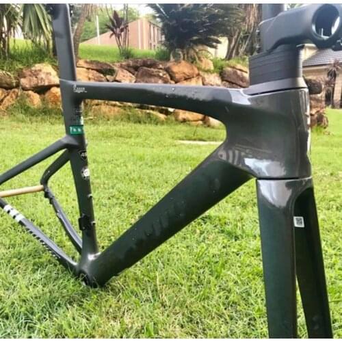 High quality road bike carbon frame BB30 bottom bracket suitable for Di2 OSBB 700C road bicyle frameset flat-mount disc