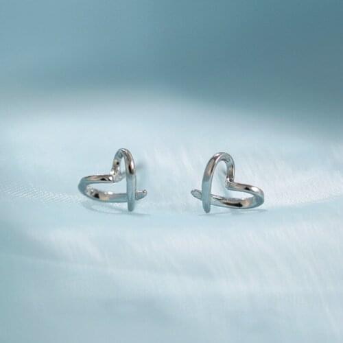 Womens Fashion 925 Standard Silver Stud Earrings Simple Design Hollow Heart Earring Girls Daily Hypoallergenic Earrings Jewelry