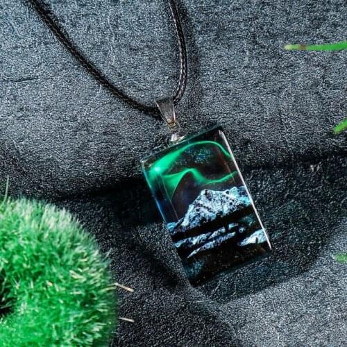 Handmade Dream Aurora Micro Landscape Transparent Resin Art Pendant Snow Mountain Pendant Necklace Fashion Jewelry