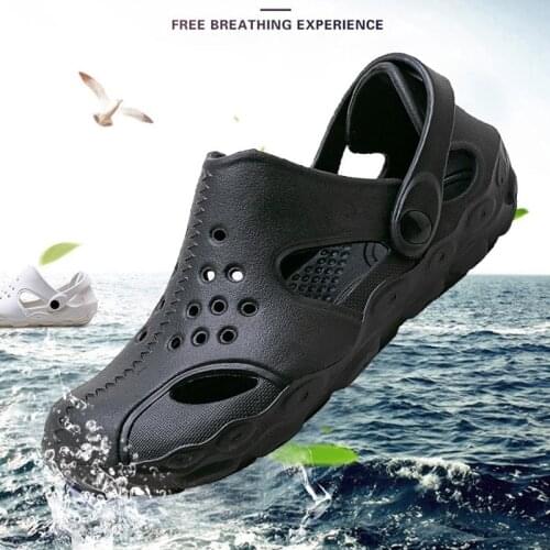 2020 Summer New Mens Clogs Sandals EVA Lightweight Beach Slippers Non-slip Mule Men Women Garden Clog Shoes Casual Flip Flops