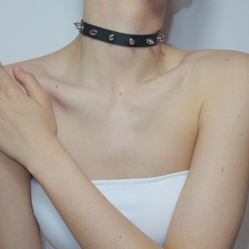 Harajuku Chocker Sexy Heart Round Spike Rivet Collar Studded Necklace Gothic Choker Necklace Women Body Bondage Cosplay Jewelry