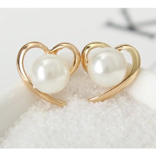 Jewelry New Design Gold Color Heart Pearl Stud Earrings for Women New Accessories Wholesale