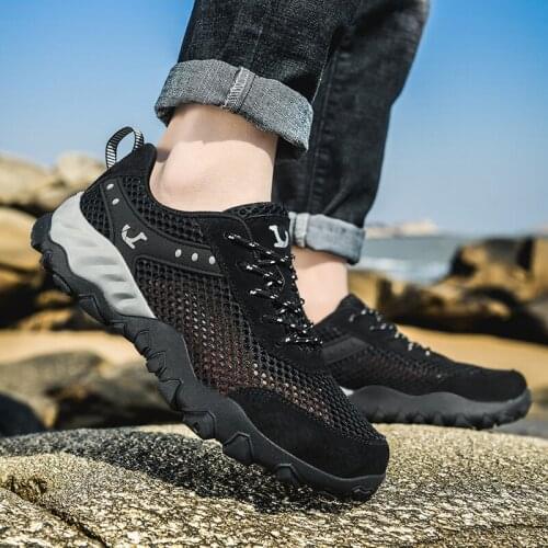 Outdoor Men Beach Sneakers Lightweight Wading Shoes Breathable Mesh Male Seaside Barefoot Sandals Non-slip Damping Walking