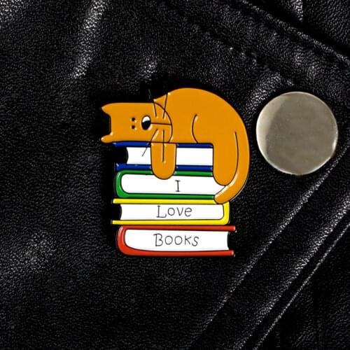 Bookworm Enamel pin I Love Books Funny Cat Reader Brooch Cartoon Animal Book Lovers Custom Lapel Pin Badge Jewelry Wholesale