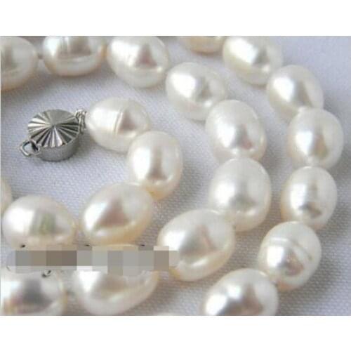 A 18'' 9-10mm White Rice Freshwater Pearl Necklace