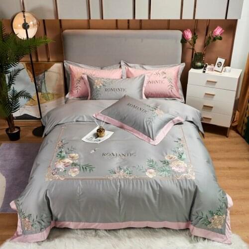 Luxury Satin Egyptian Cotton Floral Embroidery Bedding Set Soft Silky Double Duvet Cover Set Bed Fitted Sheet Set Pillowcases