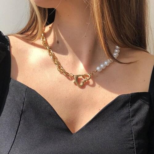 Asymmetric Pearls Chain Necklace for Women Short Chain Choker Necklace Love Heart Clasp Charm Korean Fashion Girls Neck Chain