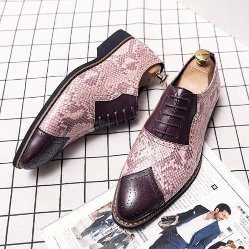 2021 British Retro Fashion Serpentine Lace up Brogue shoes Male moccasins Wedding prom Homecoming office Shoes zapatos hombre