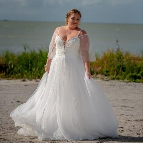 2021 New Arrival Medium Size Beach Bridal Wedding Dresses with Off Shoulder Sleeves Lace Wedding Gown for Bride Corset Back