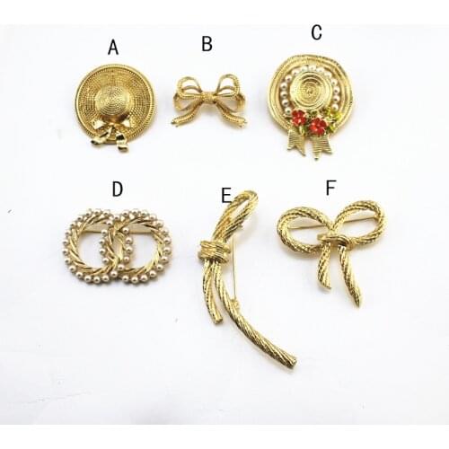 Sleek minimalist bow hat double round inlaid imitation pearl brooch coat shawl collar pin