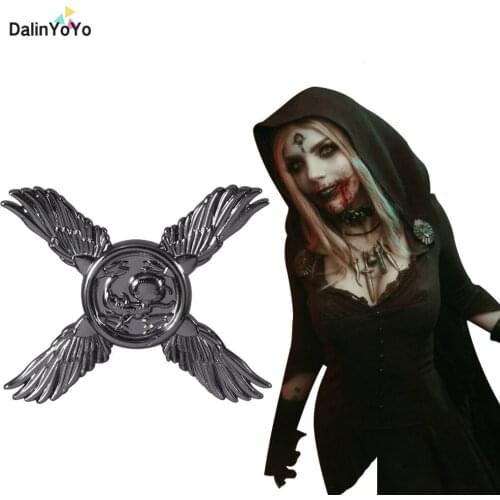 Residents Evils 8 Village Key Chains Vintage Four-Winged Unborn Key Pendant Keychain for Women Men Keyring Jewelry Gifts