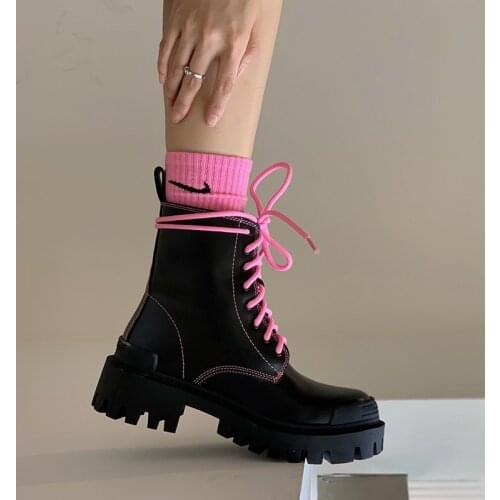 2021 New Fashion 8 Eye Martin Boots Womens Leather Black Boots Pink Lace Up Ankle Boots English Style Winter Platform Shoes