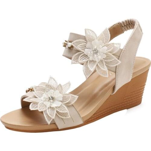 Summer New Fashion Bohemia Style Wedges Heels Flower with Pearl Shoes Sandals for Woman