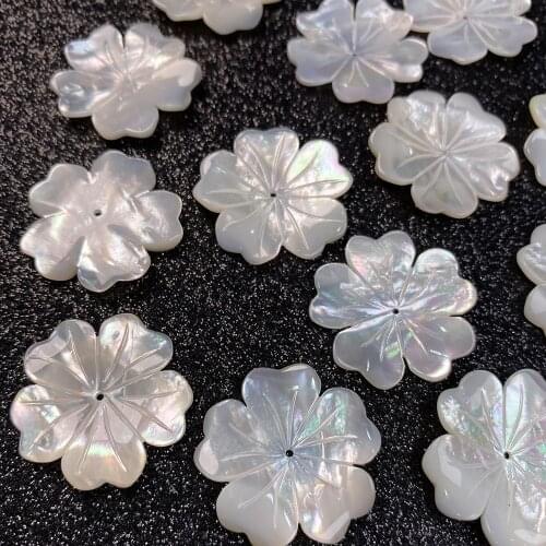 2pcs Carven White Shell Flower Pure Natural Material Petals 3D Flower Beads for Handmade Necklace DIY Jewelry Making
