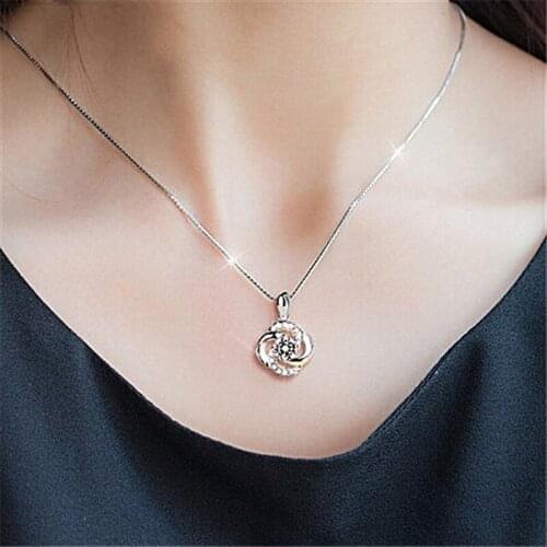 Womens Romantic Twisted Four Clover Flower Necklaces Shiny Crystal Paved Thin Elegant Box Chain Pendants Necklaces Jewelry Gift