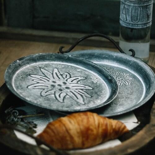 Retro Galvanized Iron Metal Round Plate Desktop Flat Dessert Bread Plate Antique Decor Handles Serving Tray Photography Props